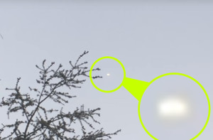 Különös gömb alakú repülő objektum Pasadena felett