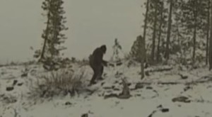 Bigfoot sétált be a hegyi bringások videójába