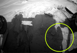Emberi árnyék látszódik a Marsról érkezett fotókon!