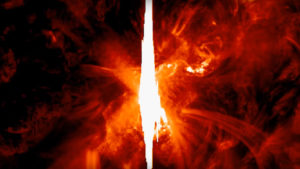 Sokkot kaptak a csillagászok: Óriási hasadék nyílt a Napon!