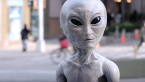 Pánik New York-ban: szürke földönkívülieket láttak az utcákon bújkálni