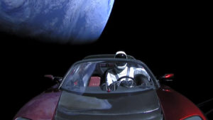 A földönkívüliek is kíváncsiak voltak az űrbe lőtt Tesla sportautóra…