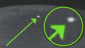 UFO-k a Holdon? Az űrügynökség rejtélyes villanásokat észlelt a Hold sötét oldalán 