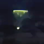 Véletlenül videóra vették, amint egy UFO kilépett a hipertérből Ausztrália felett