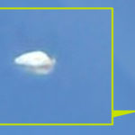 A könyvtár ablakából épphogy sikerült lekapni az UFO-s üldözést!