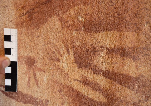 8000 éves, nem emberi kézlenyomatokat találtak egy barlang falán!