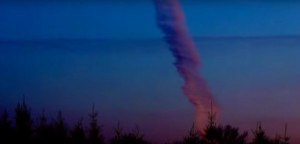 Lövik egymást a földönkívüliek? Füstölgő ufó zuhant le Amerikában