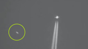 Ufó repült be egy chemtrail videóba Ausztrália felett