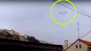 Ufógyűrűt videózott le autójából egy portugál
