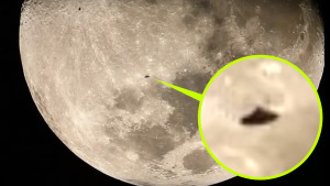 Klasszikus UFO forma repült be egy csillagász Hold-videójába…