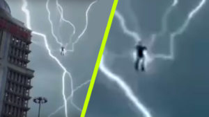 Sokkoló felvétel: Épp a lebegő embert videózták, amikor belécsapott a villám… többször is!