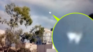 UFO jelent meg a romok felett a mexikói földrengésről szóló élő tudósítás közben