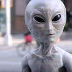 Pánik New York-ban: szürke földönkívülieket láttak az utcákon bújkálni