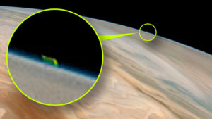 Különös felfedezés egy NASA fotón: Óriási idegen szerkezet lebeg a Jupiter légkörében…